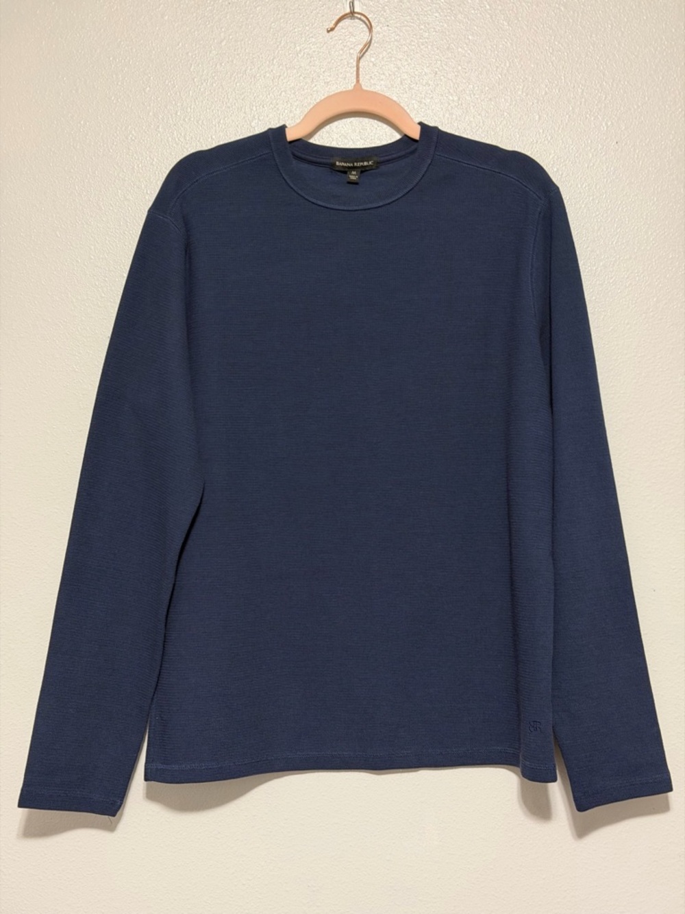 Banana Republic Men's Navy Long Sleeve Crewneck Shirt